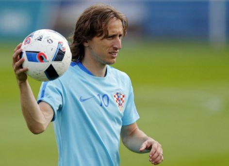 利物浦应对萨拉赫危机：与莱比锡就天才边锋迪奥曼德展开深入转会谈判