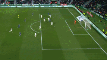 雪花飘飘北风萧萧，记者：世界杯抽签仪式场外下着大雪